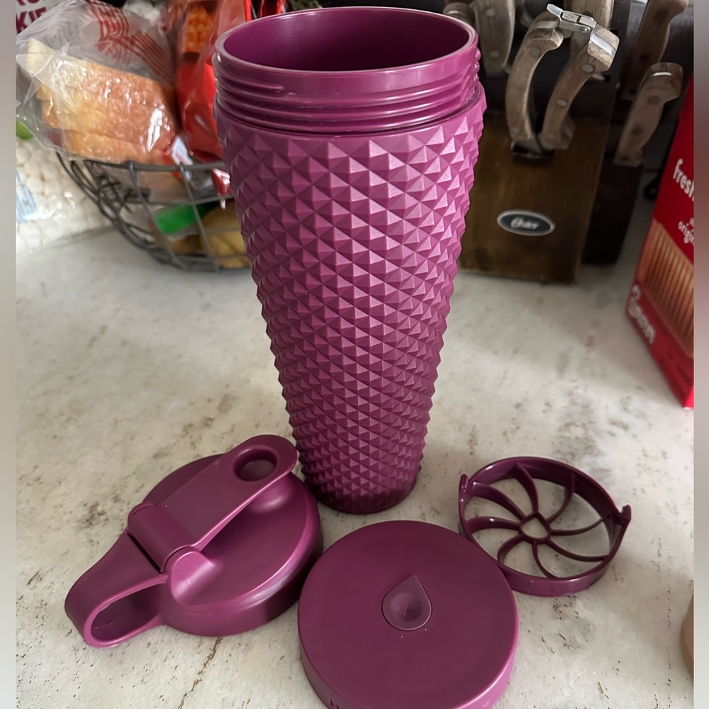 Hydrojug studded shkr